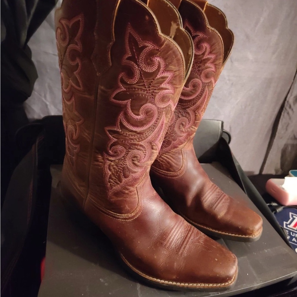ARIAT WOMEN’S ROUND UP WESTERN BOOTS - SQUARE TOE